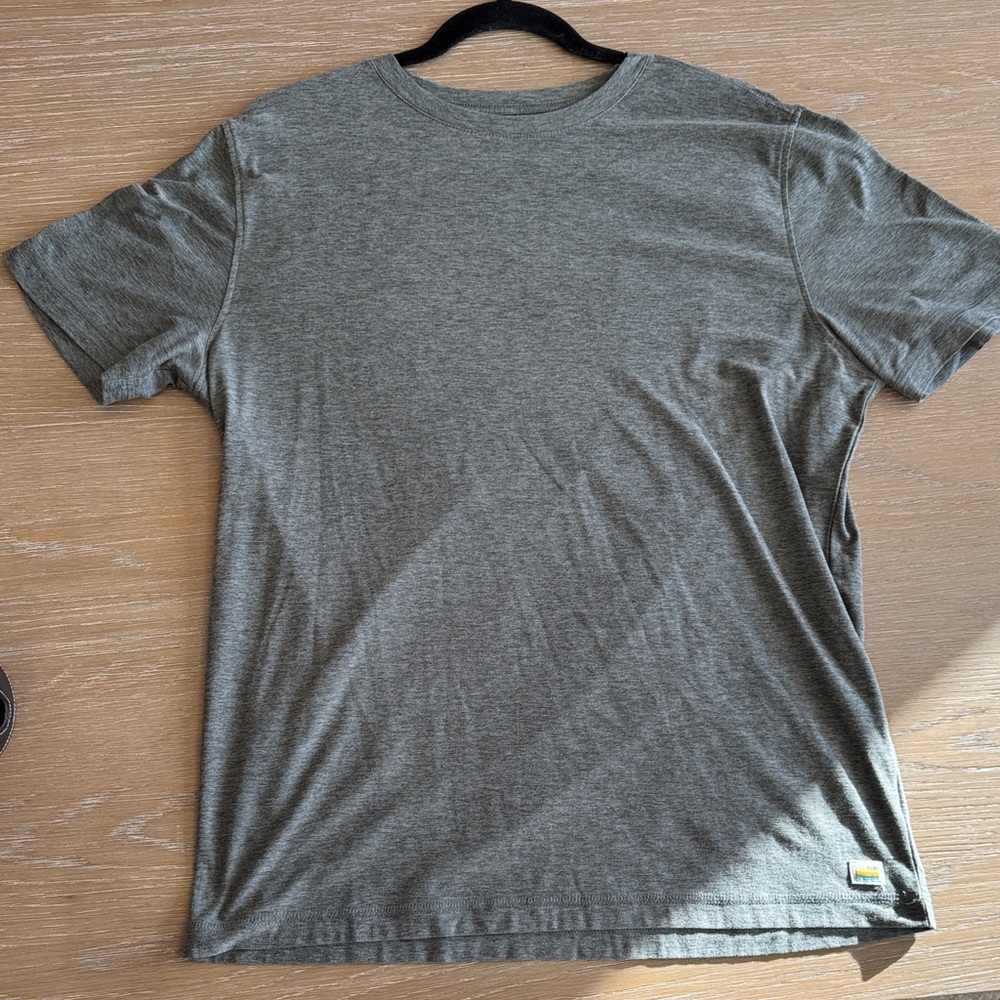 Vuori Men's Short Sleeve Tee in Heather Gray
